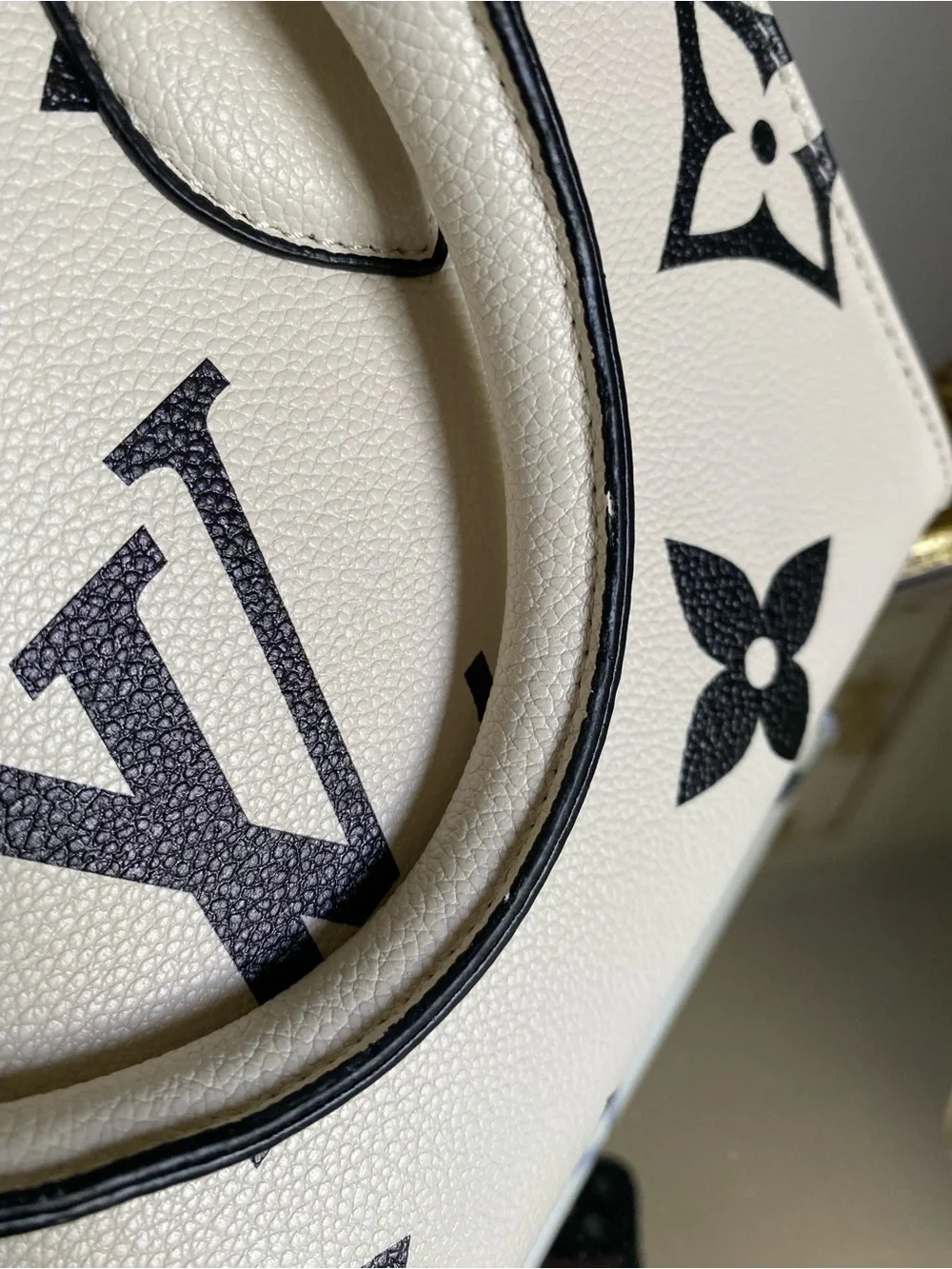 SHOULDER BAG